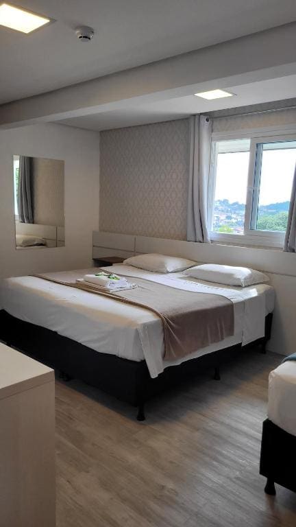 Luxo Superior Triplo room - Image 1