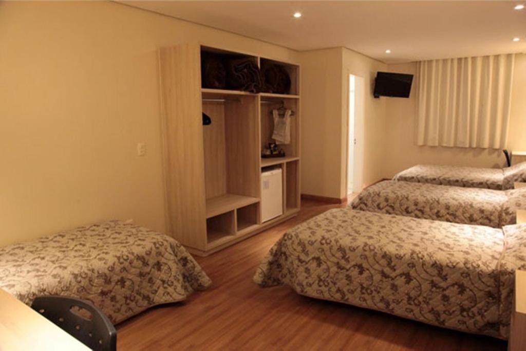 Deluxe Quadruple Room room - Image 3
