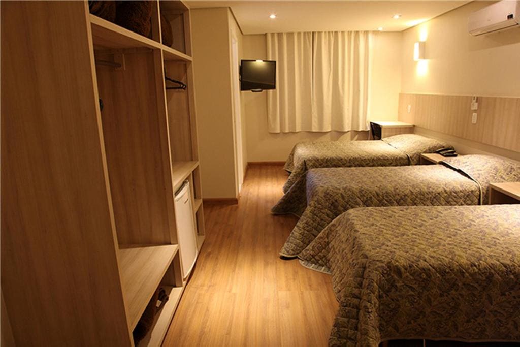 Deluxe Quadruple Room room - Image 2