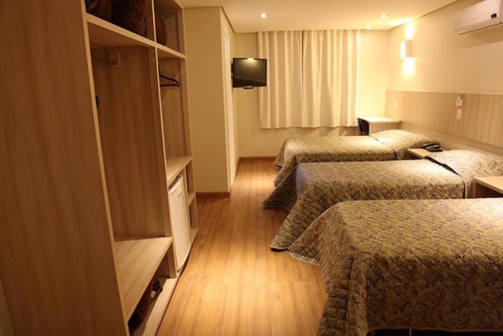 Deluxe Triple Room room - Image 1