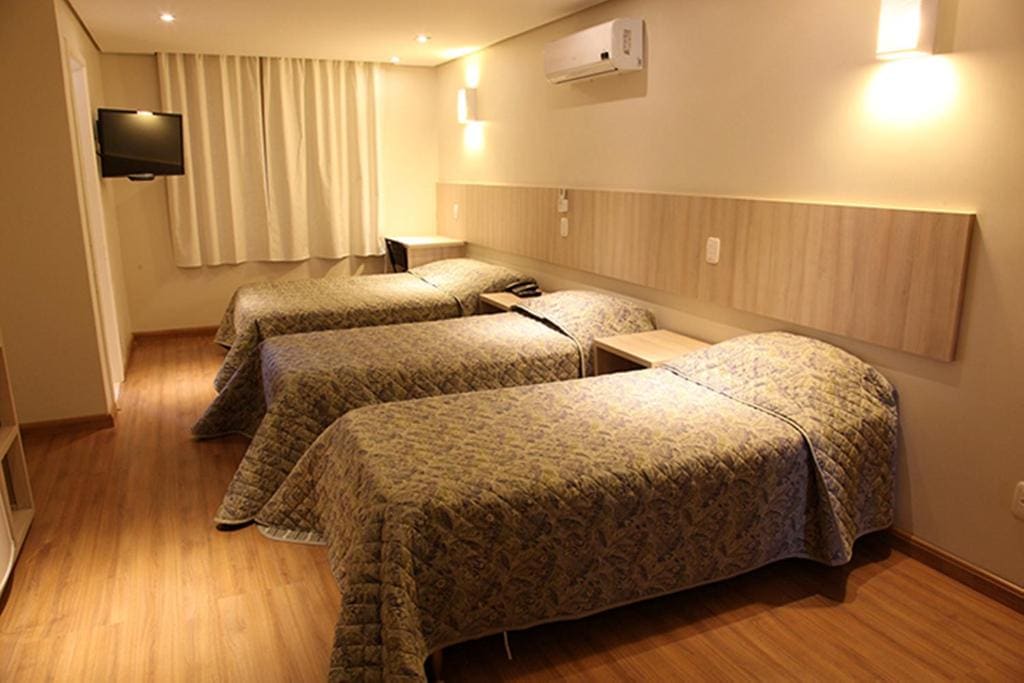 Deluxe Triple Room room - Image 2