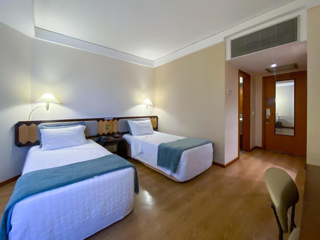 Standard Twin Room room - Image 3