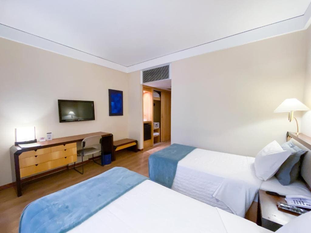 Standard Twin Room room - Image 1