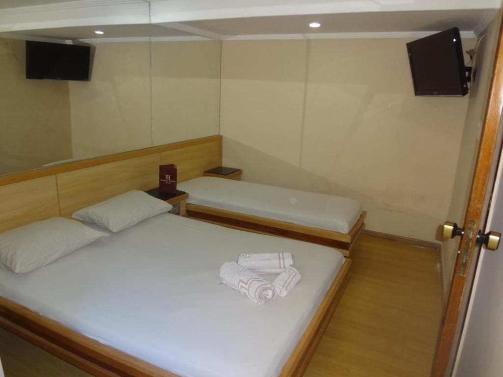 Standard Triple Room room - Image 3