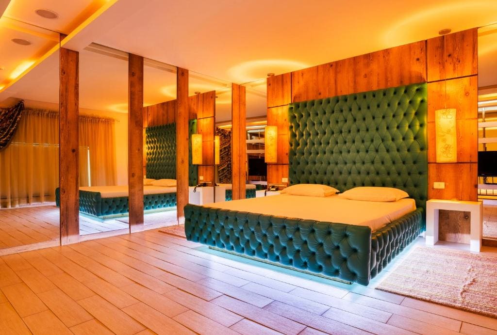 Deluxe King Suite room - Image 1