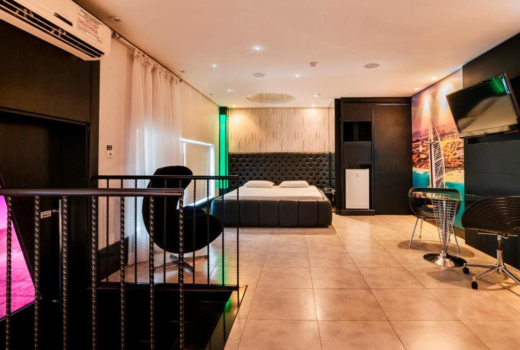 Deluxe Suite with Spa Bath room - Image 3