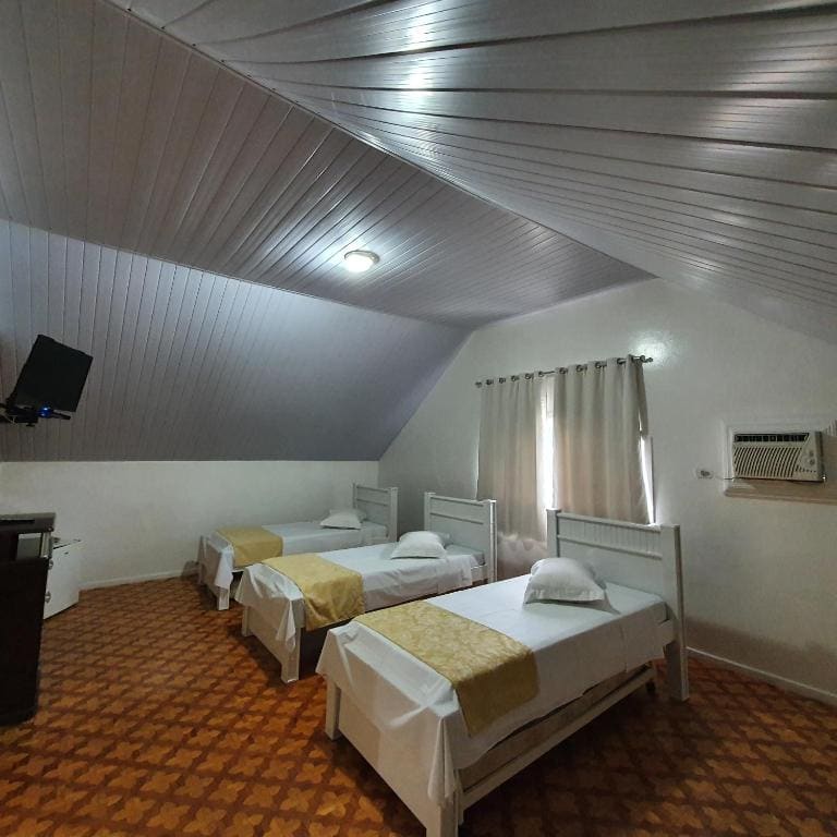 Comfort Quadruple Room room - Image 2