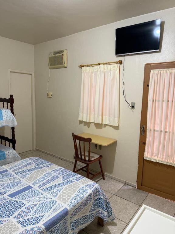 Classic Quadruple Room room - Image 1