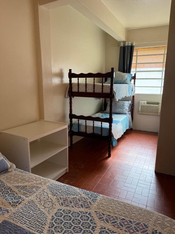 Classic Quadruple Room room - Image 3