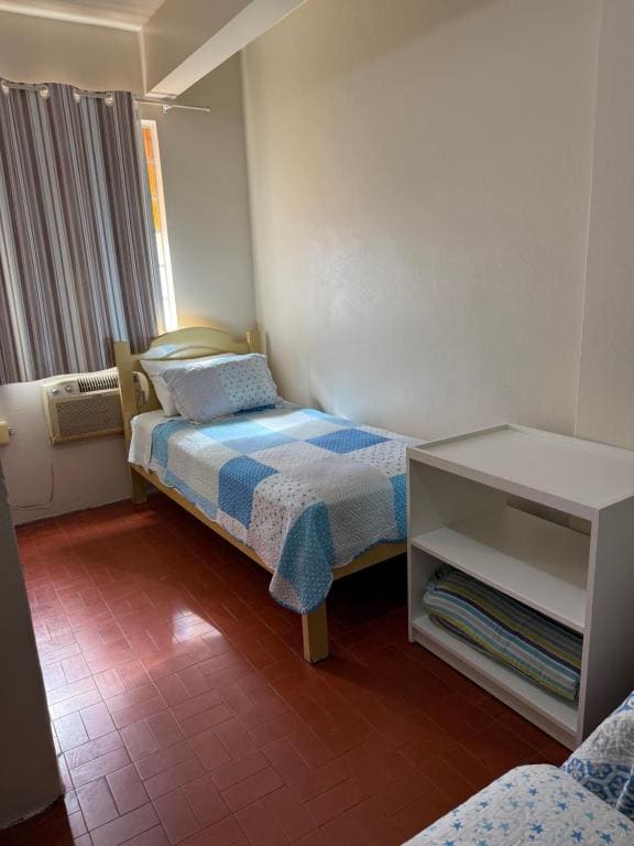 Economy Triple Room room - Image 1
