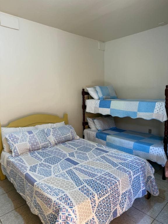 Classic Quadruple Room room - Image 2
