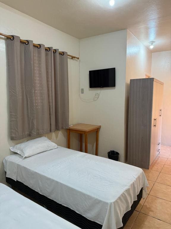 Classic Triple Room room - Image 2