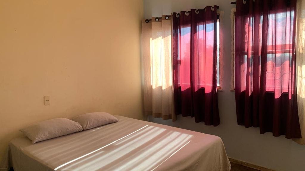 Basic Triple Room with Shared Bathroom room - Image 1