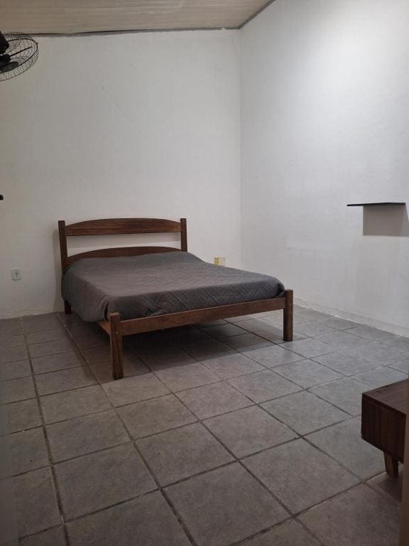 Basic Triple Room with Shared Bathroom room - Image 1