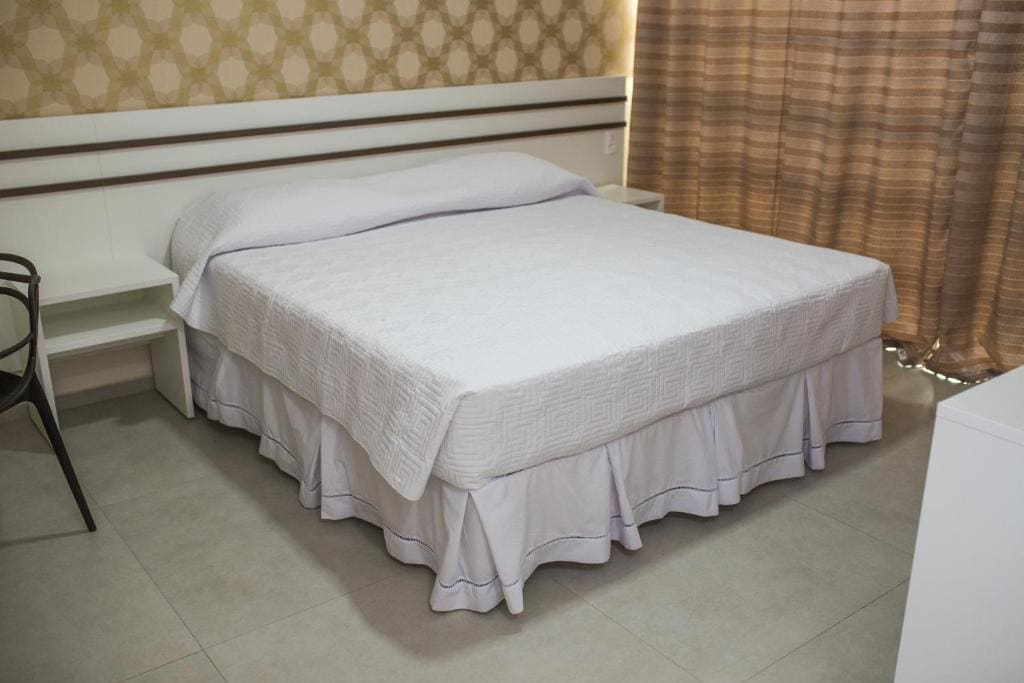 Large Double or Twin Room room - Image 2