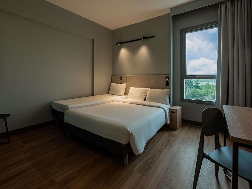 Standard Room with One Double Bed and One Single Bed - Mobility Access room - Image 3
