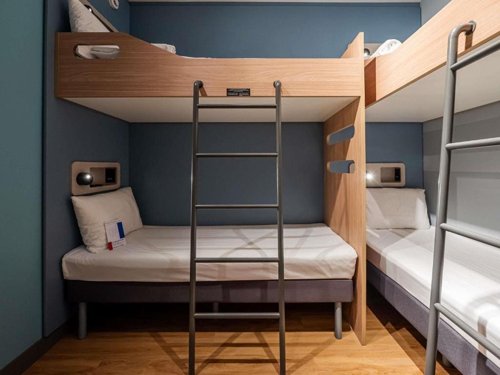 Standard Room with Two Bunk Beds room - Image 3