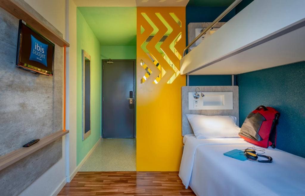 Standard Room with One Bunk Bed and One Auxiliary Bed room - Image 2