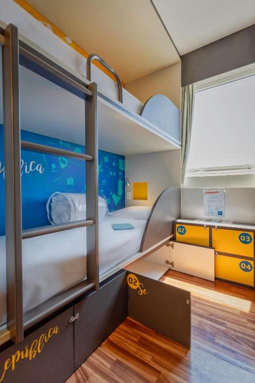 Family Room with Two Bunk Beds room - Image 1