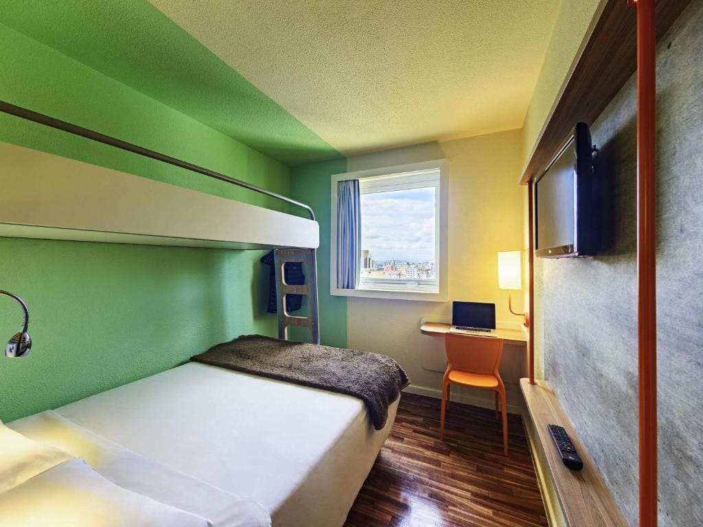 Standard Apartment with Overlapping Bed room - Image 2