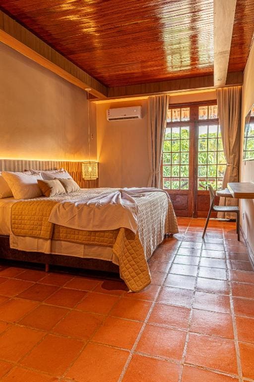 Deluxe Room room - Image 3