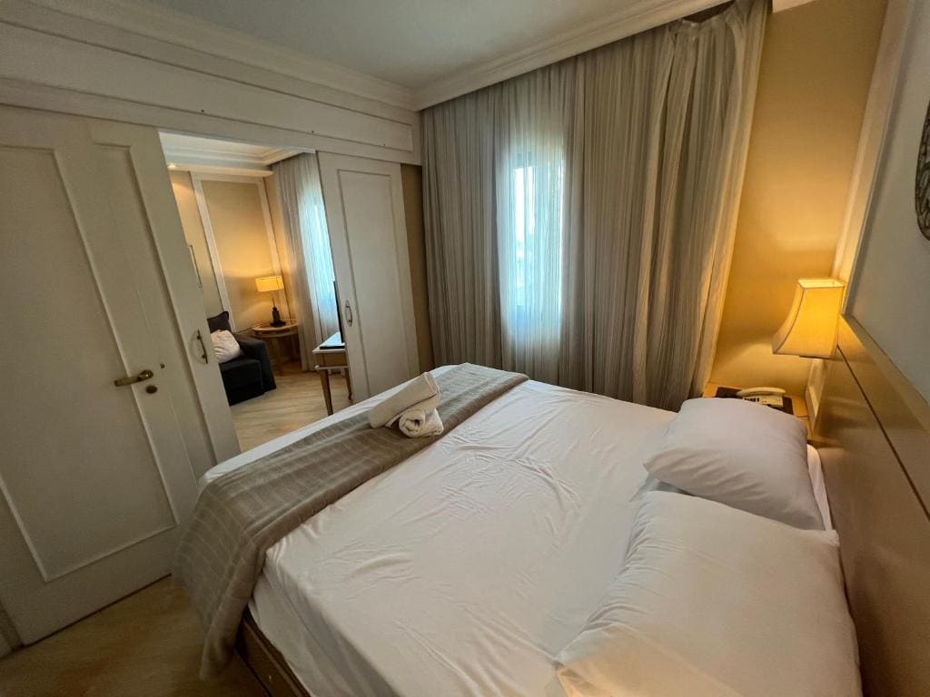 Suite with City View room - Image 3