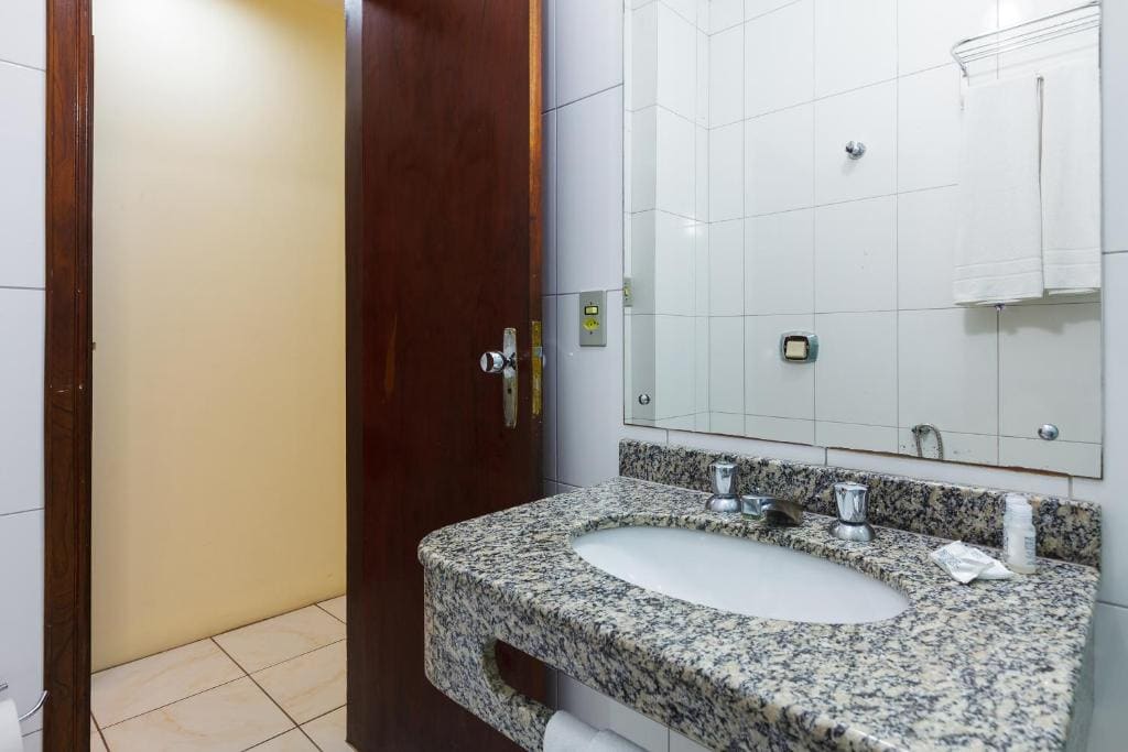 Deluxe Twin Room room - Image 2