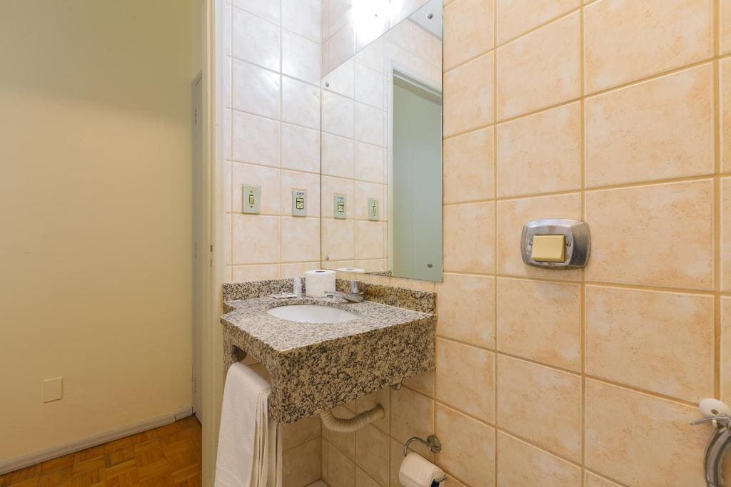 Standard Triple Room room - Image 2