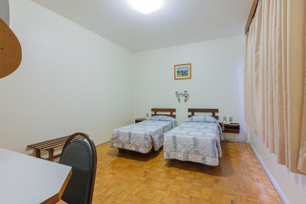Standard Twin Room room - Image 1