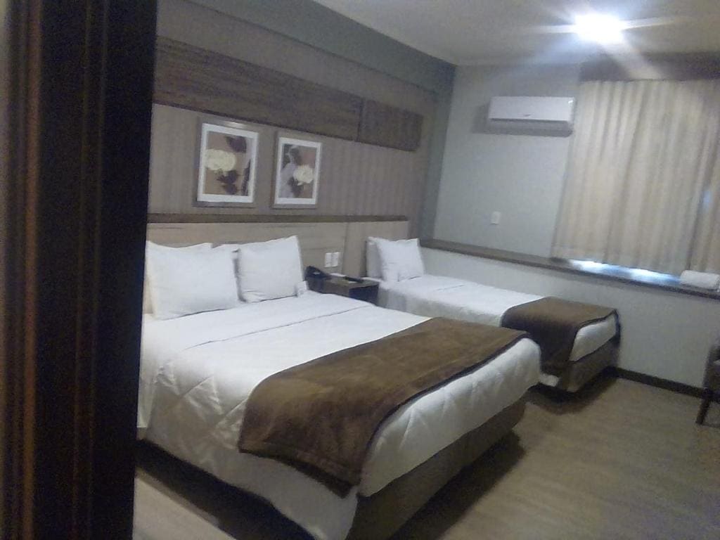 Luxury Triple Room room - Image 2
