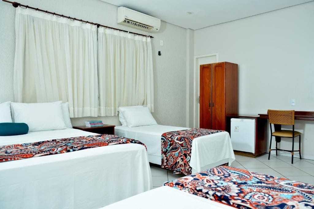 Deluxe Quadruple Room room - Image 1