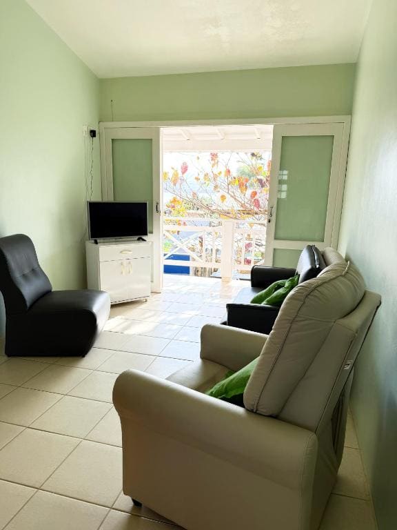 Family Room room - Image 3