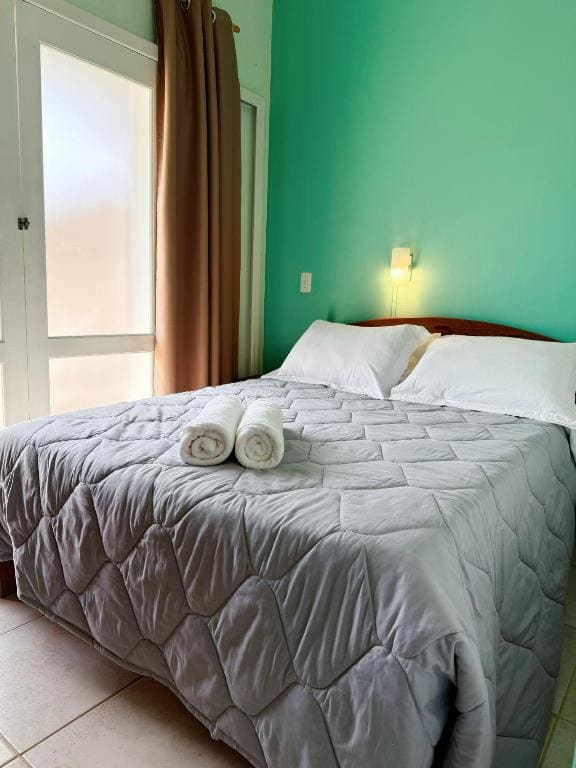 One-Bedroom Apartment room - Image 1