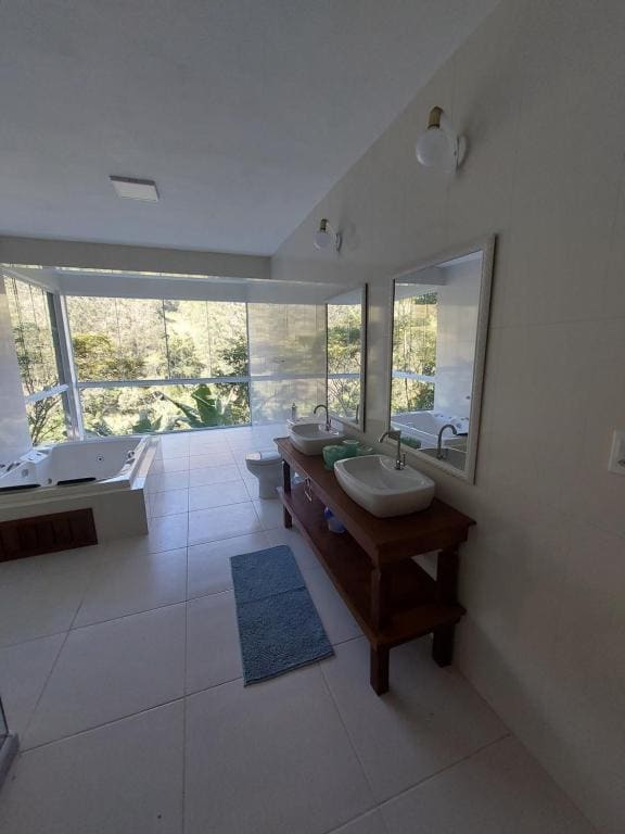 King Suite with Spa Bath room - Image 2