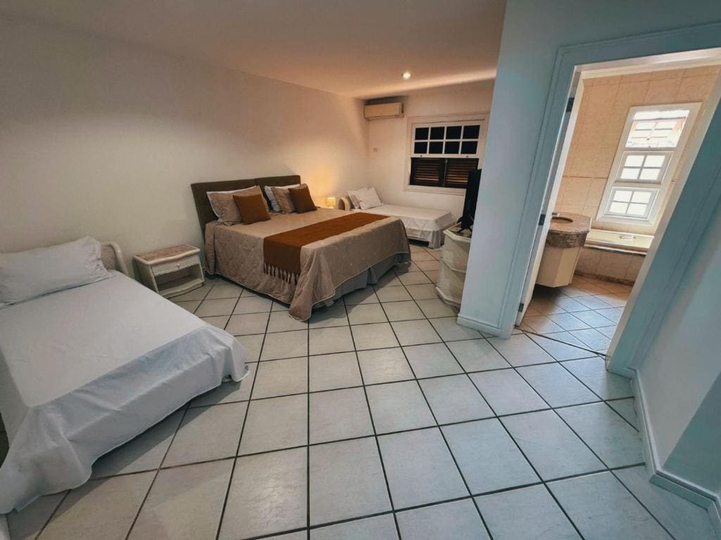 Deluxe Suite with Spa Bath room - Image 1