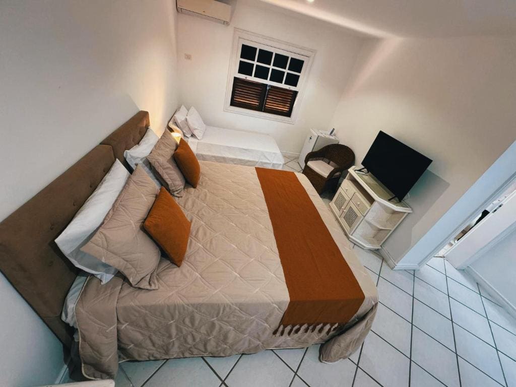 Deluxe Suite with Spa Bath room - Image 3