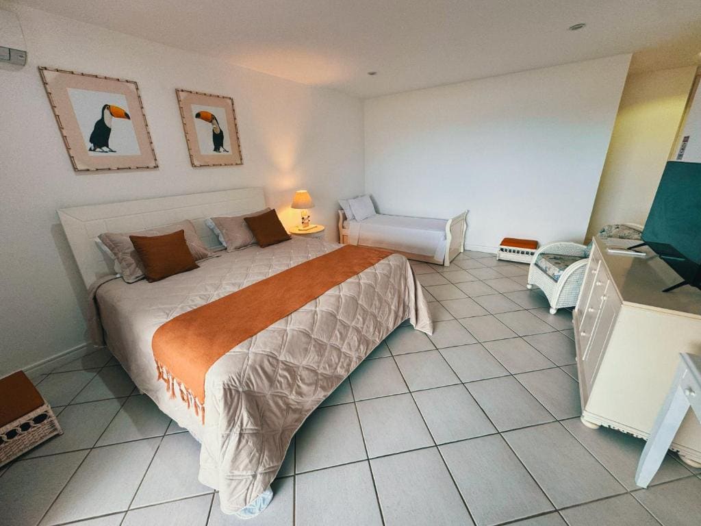 King Suite with Sea View room - Image 3