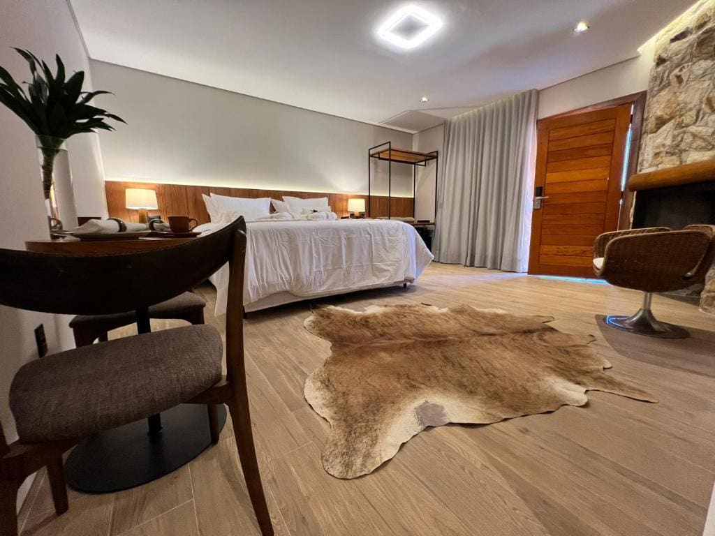 Deluxe Suite with Spa Bath room - Image 3