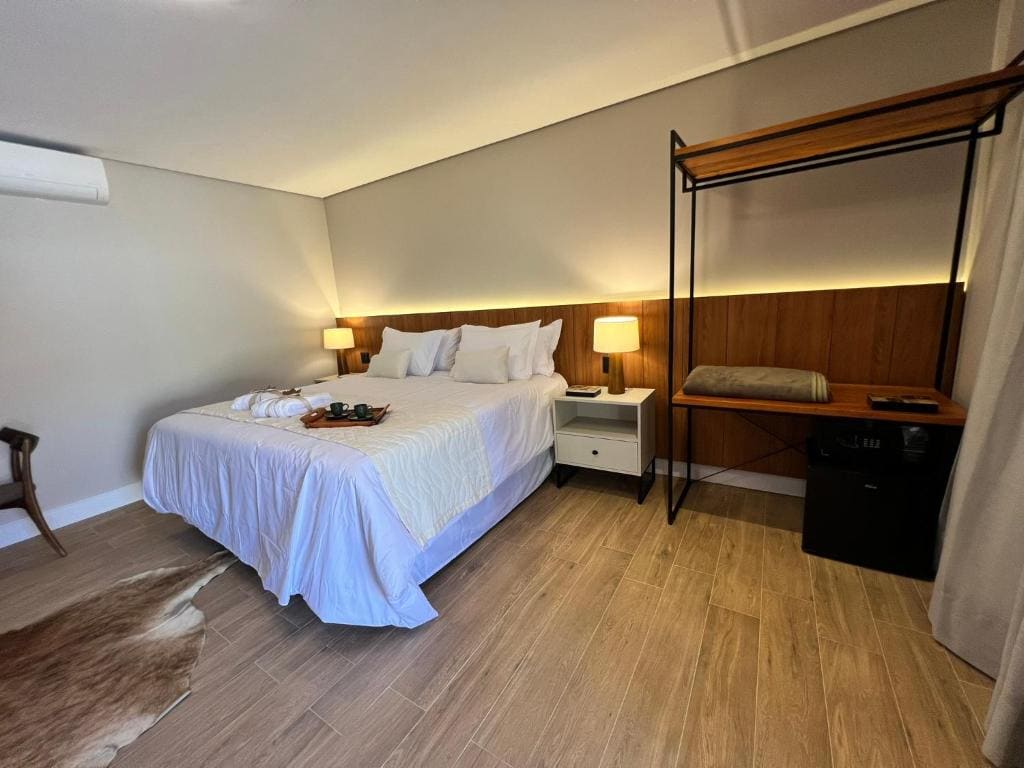 Deluxe Suite with Spa Bath room - Image 1