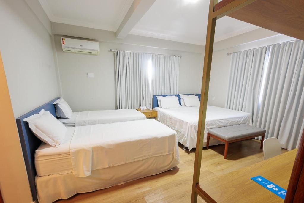 Superior Quadruple Room room - Image 1