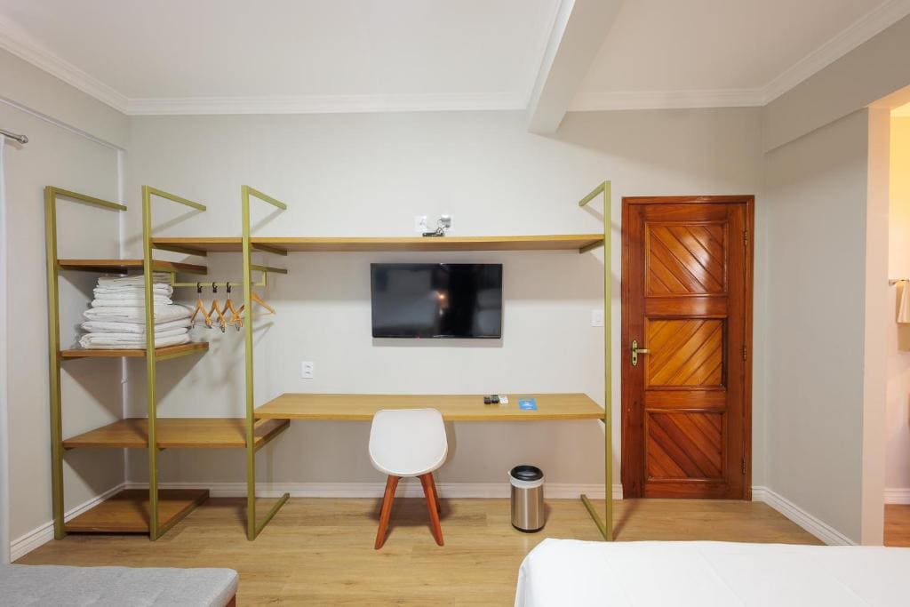 Superior Quadruple Room room - Image 3