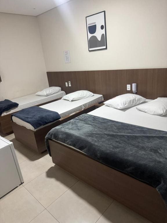 Classic Quadruple Room room - Image 2