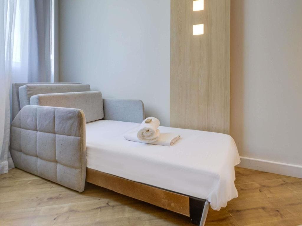 Standard Double Room with Sofa Bed room - Image 2