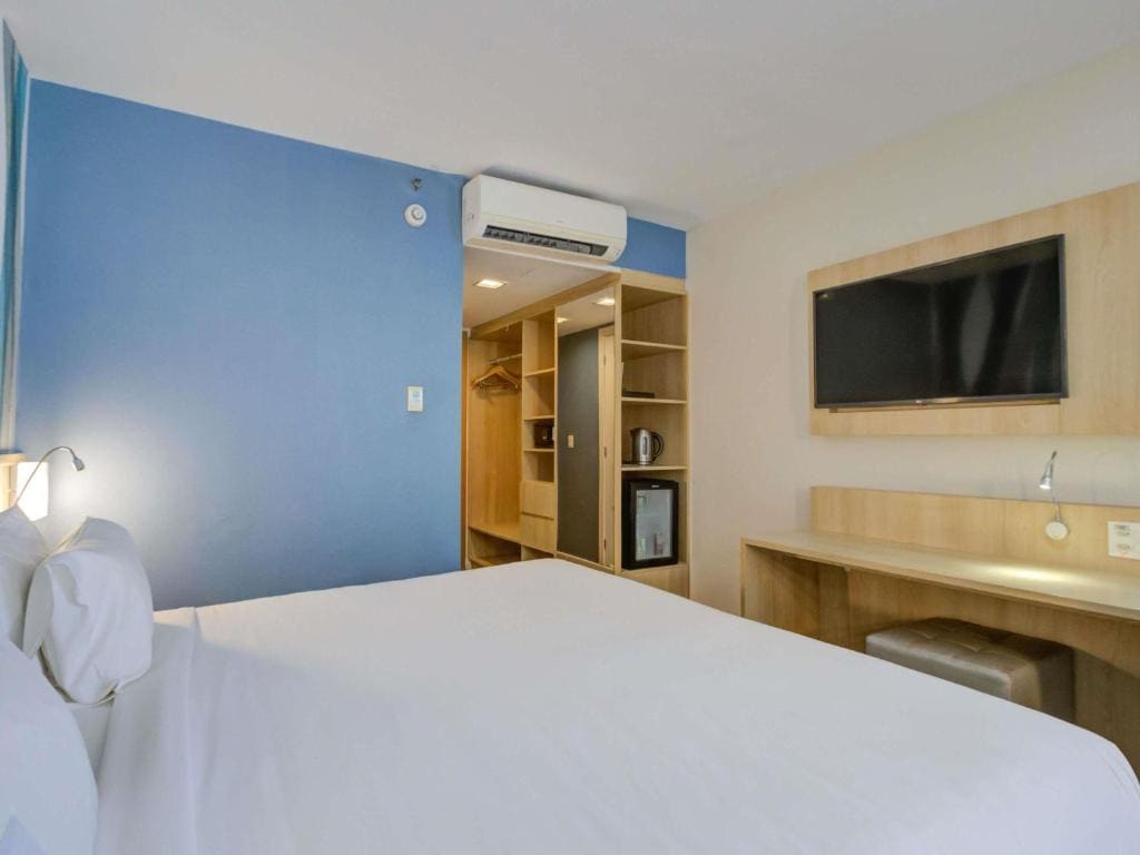 Standard Double Room with Sofa Bed room - Image 3