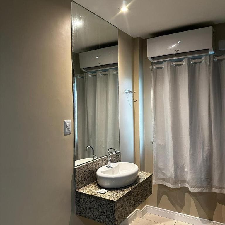 Standard Quadruple Room room - Image 2