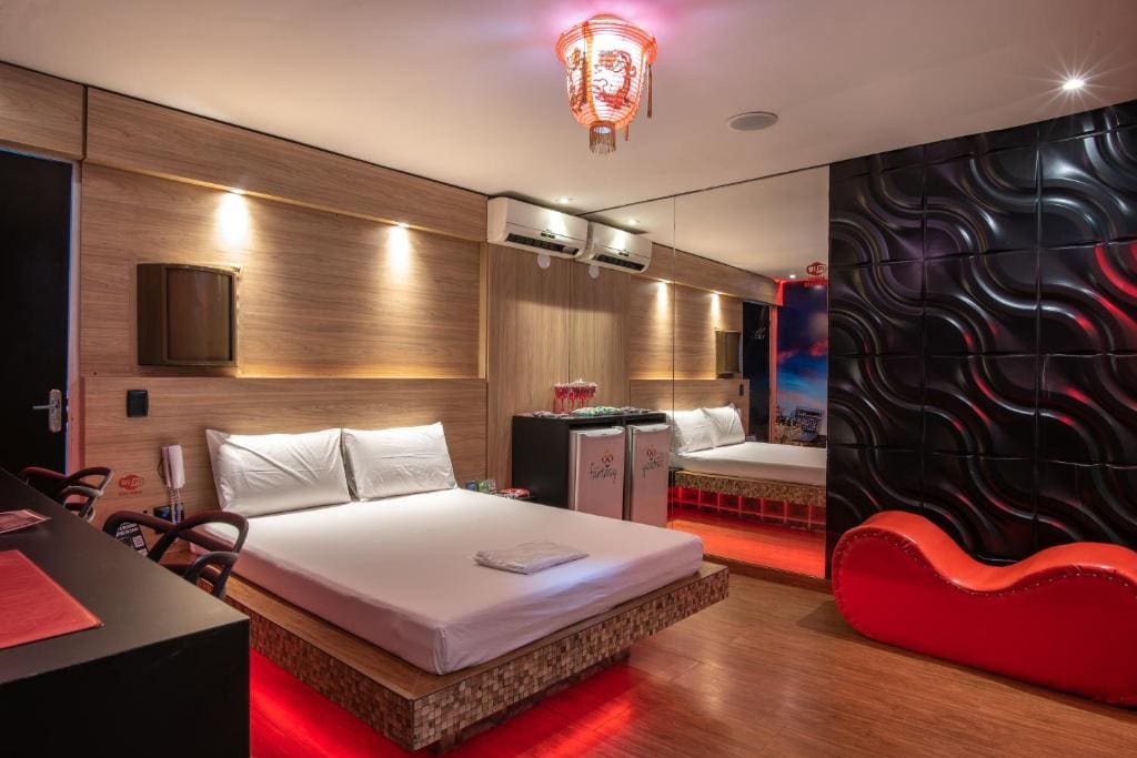 Suite with Hot Tub room - Image 3