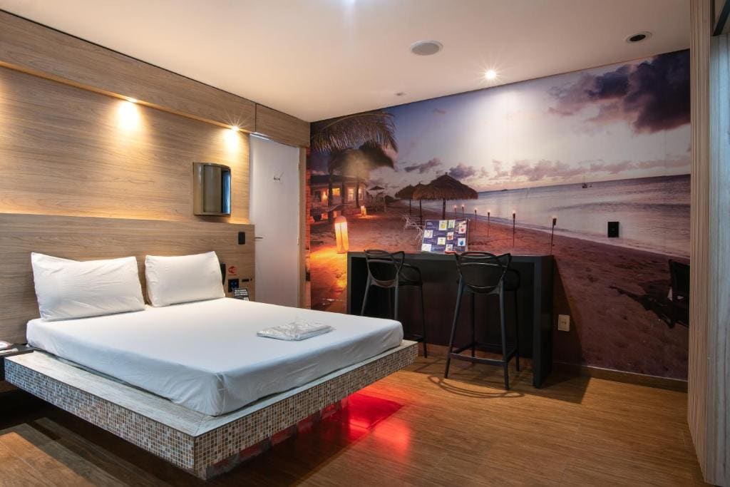 Deluxe Suite with Spa Bath room - Image 2
