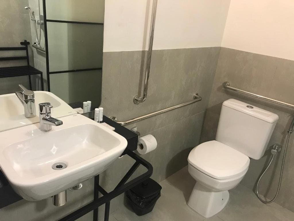 Queen Room - Disability Access room - Image 2