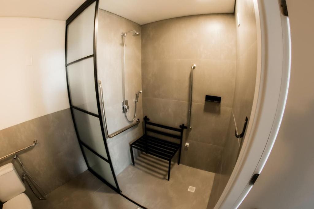 Queen Room - Disability Access room - Image 3