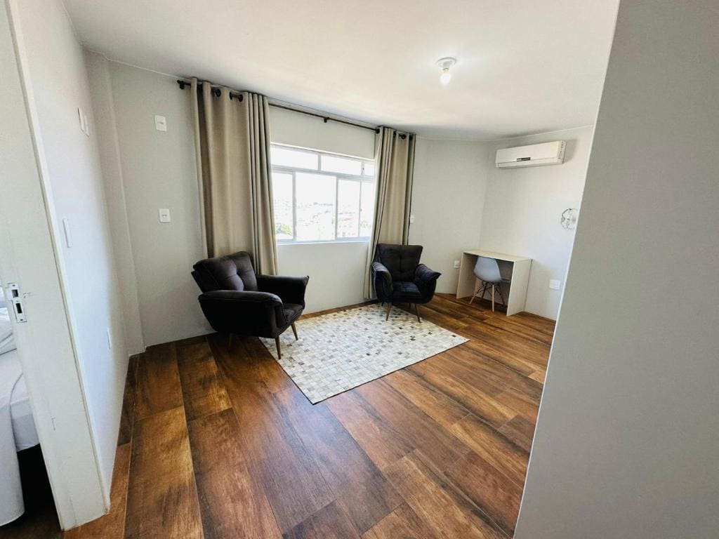 Deluxe Family Room room - Image 2